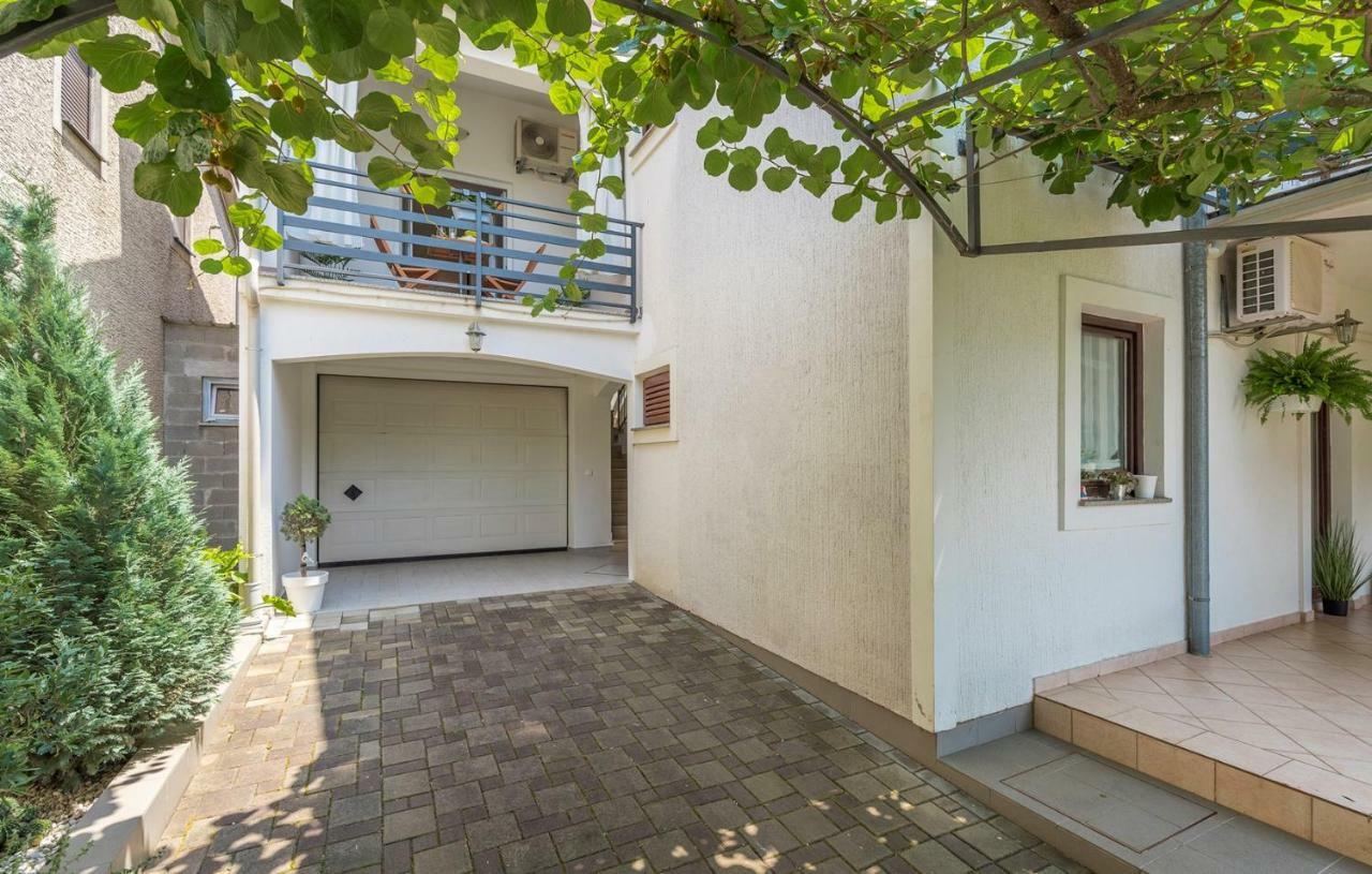Apartment Green With Balcony Nova Vas  Exterior photo