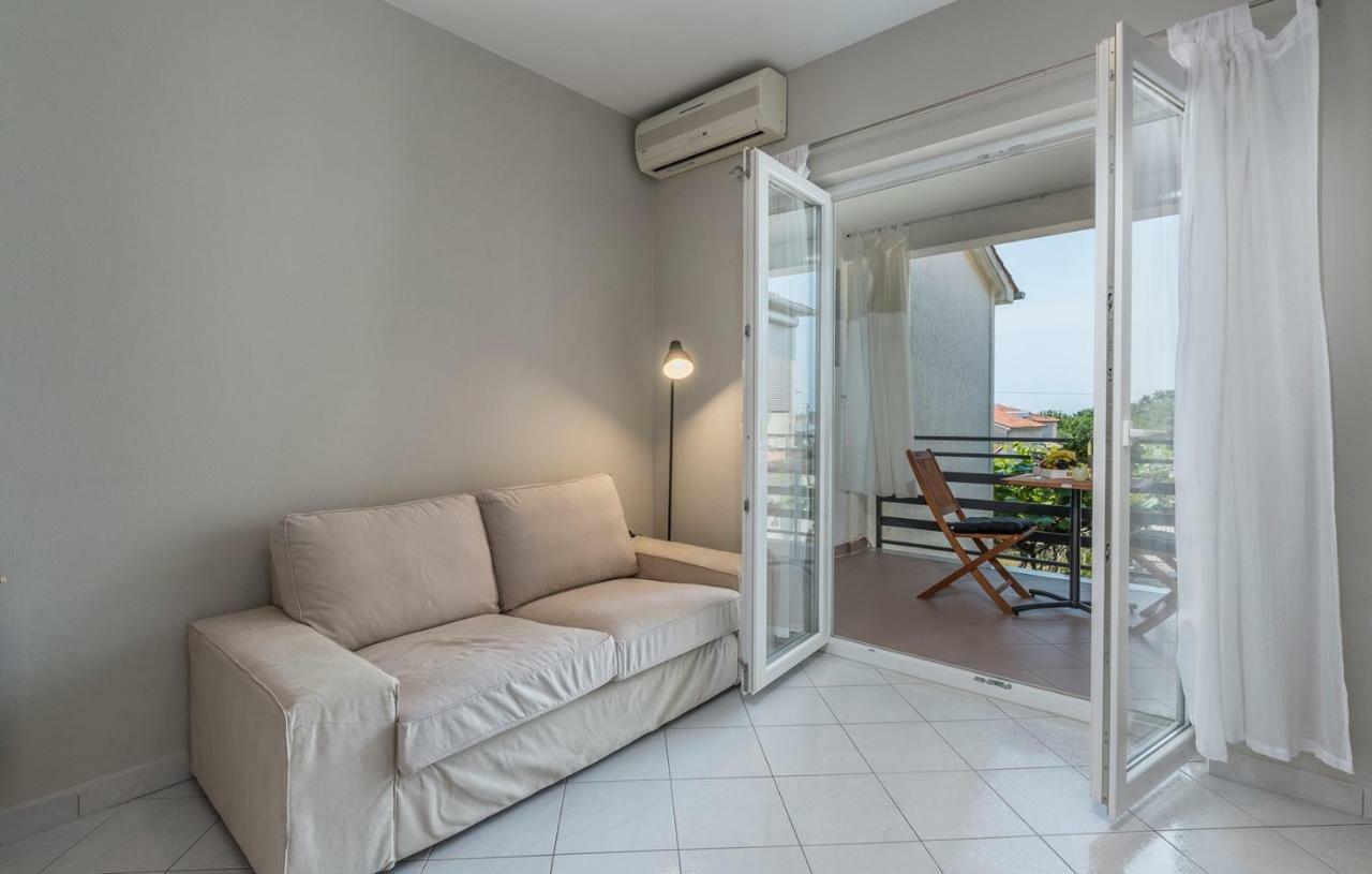 Apartment Green With Balcony Nova Vas  Exterior photo