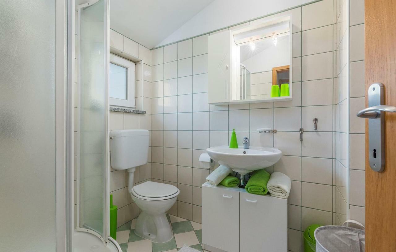 Apartment Green With Balcony Nova Vas  Exterior photo