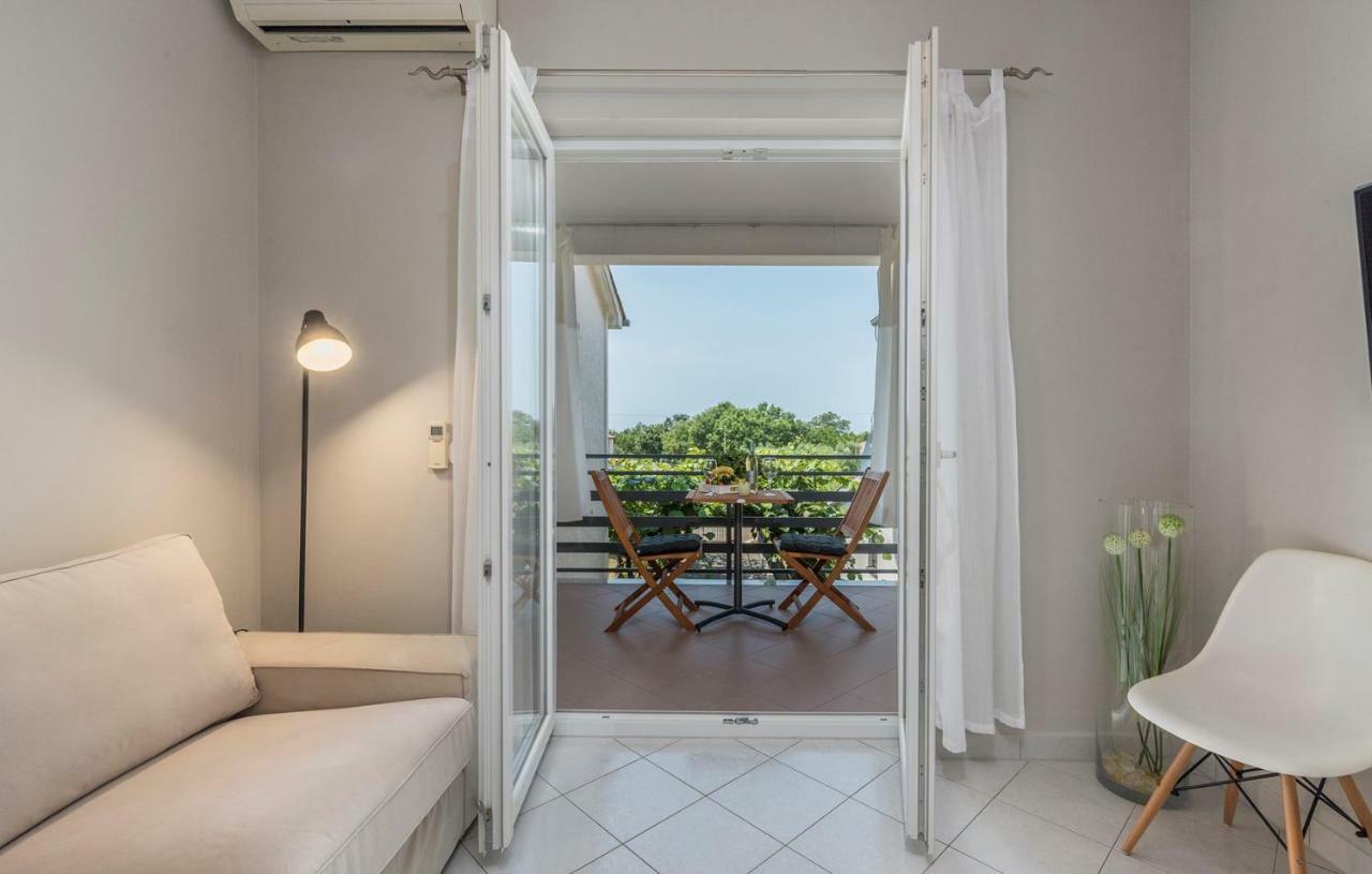 Apartment Green With Balcony Nova Vas  Exterior photo